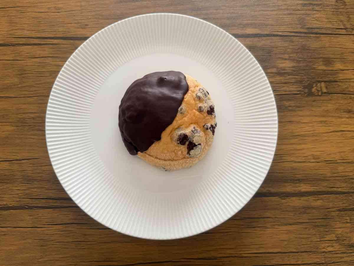 ローソンの「チョコチップメロンパン」
